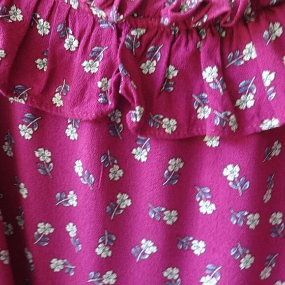 Loft maxi dress size 6, burgundy with white flowers sleeveless ruffle neck line - Picture 3 of 9